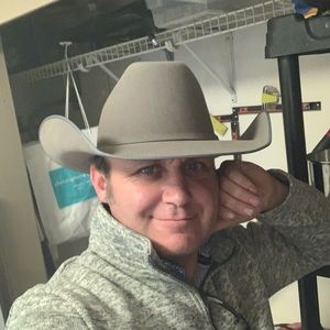 Meet your Posher, Clay